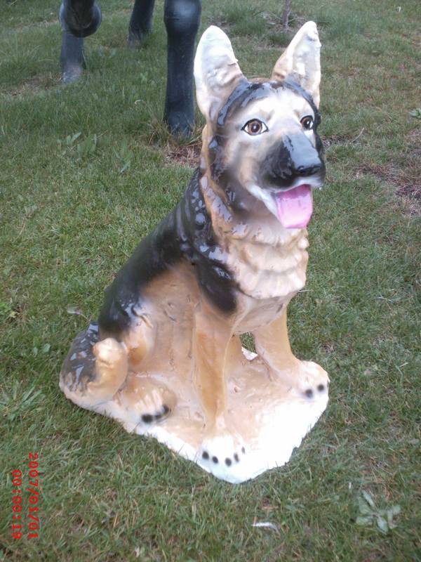 Oturan Kurt Köpek;Elyaf  (En:40Boy:26Yüks:60Ağr:5)