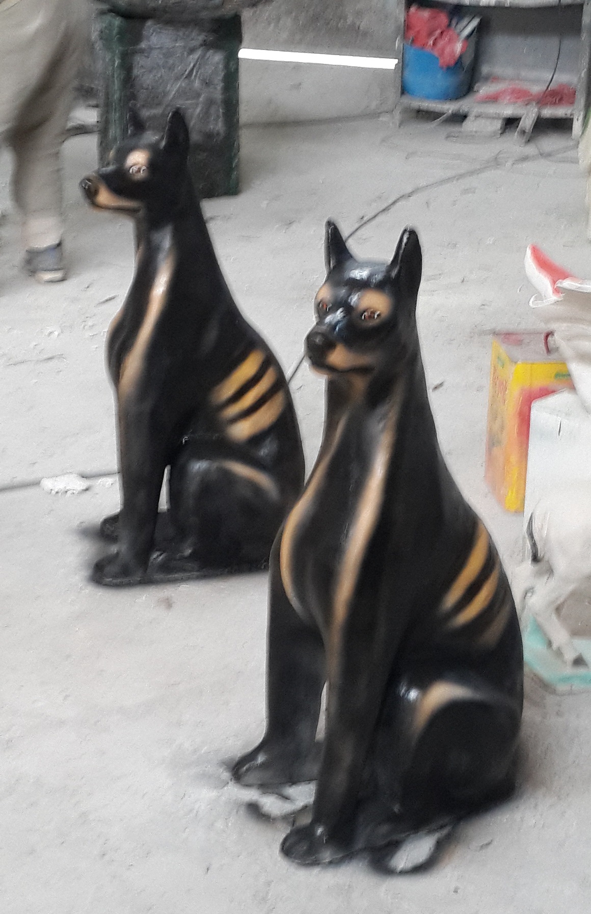 doberman köpek: beton en.30 boy.50 yüks.95 ağr.60