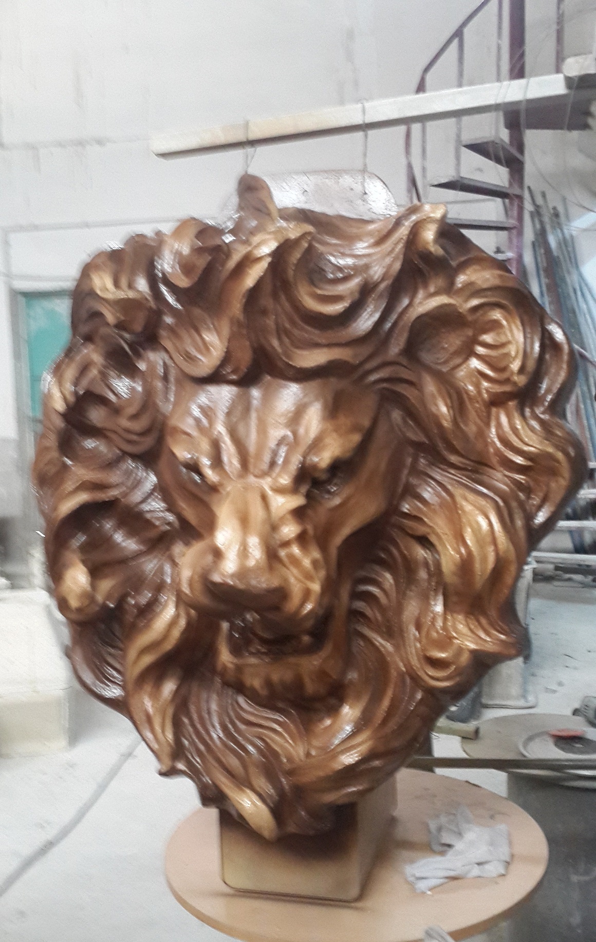duvar aslan kafası: fiber en.60 boy.95 yüks.110 ağr.30