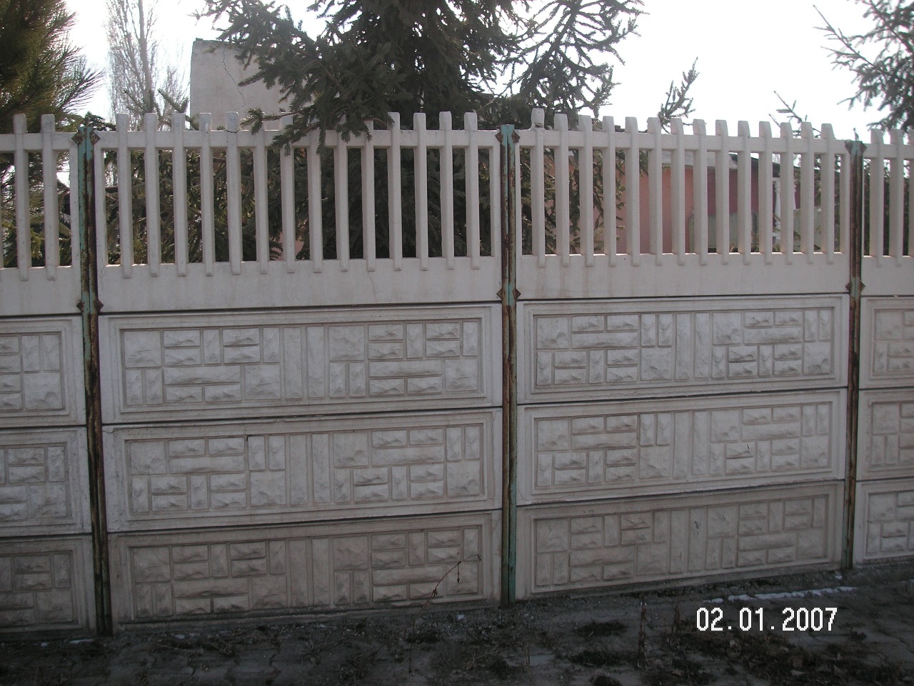taşdesen çift yüzlü çit; beton en.7 boy.150 yüks.40 ağr.50