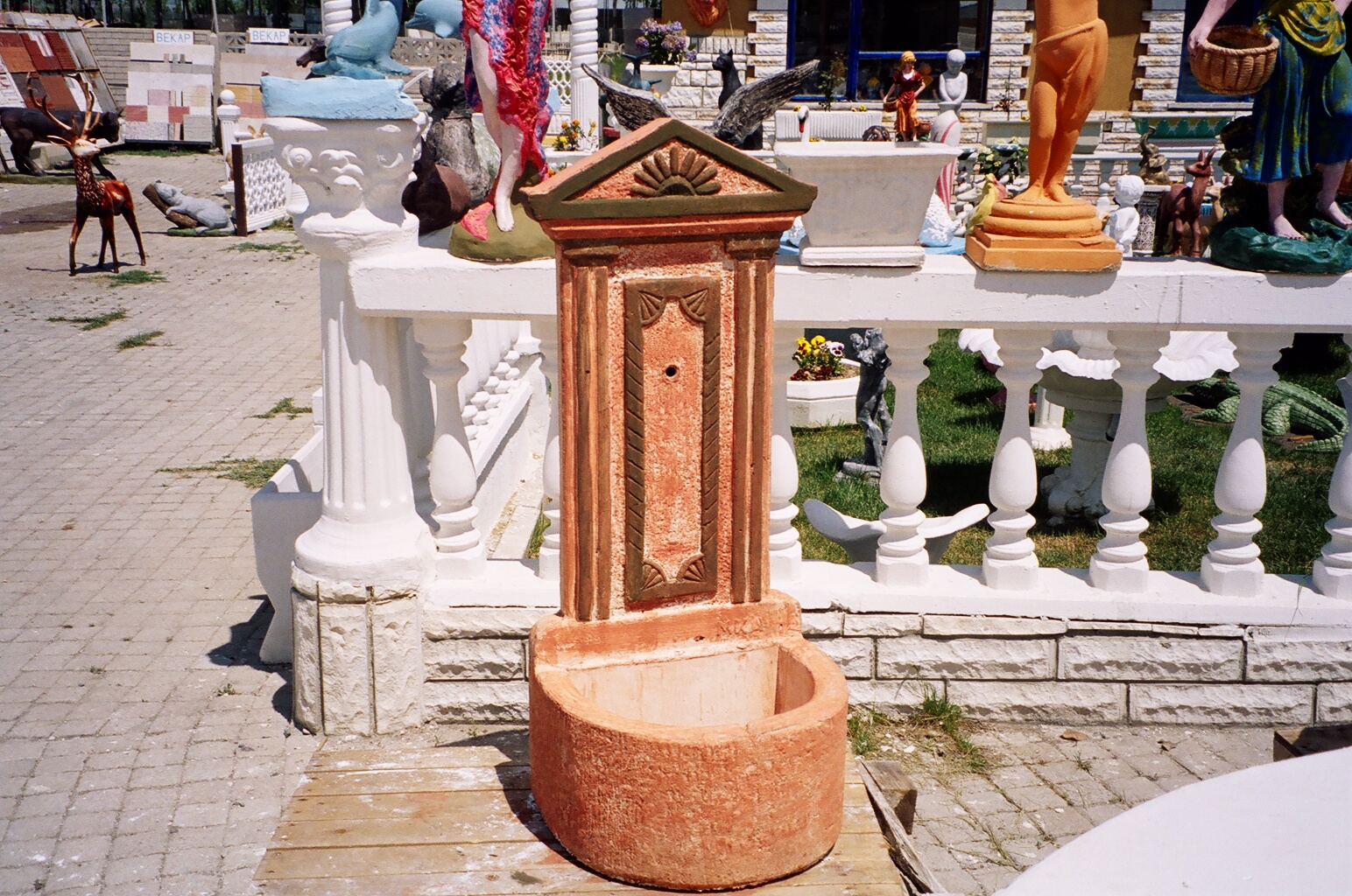 antik çeşme;beton en.50 boy.55 yüks.120 ağr.150
