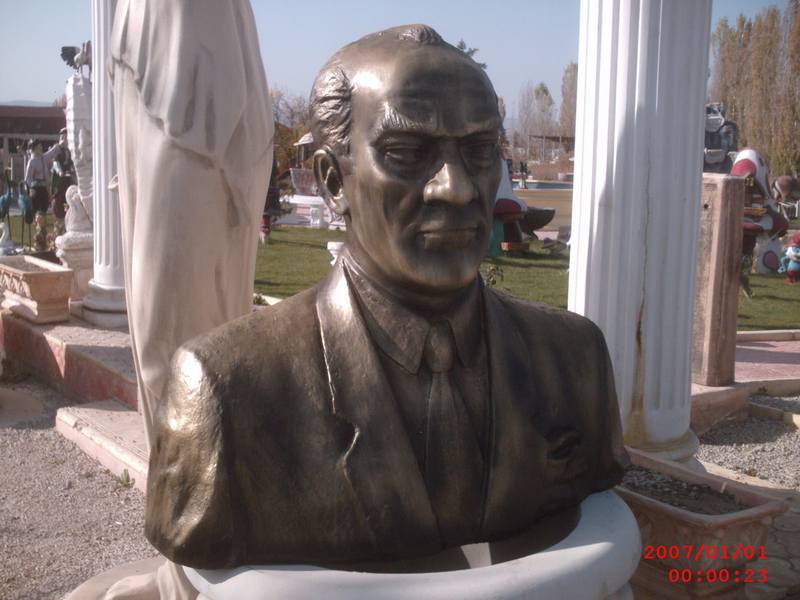 Atatürk  Büst gövde; Fiber(En:50Boy:120Yüks:45Ağr:20)