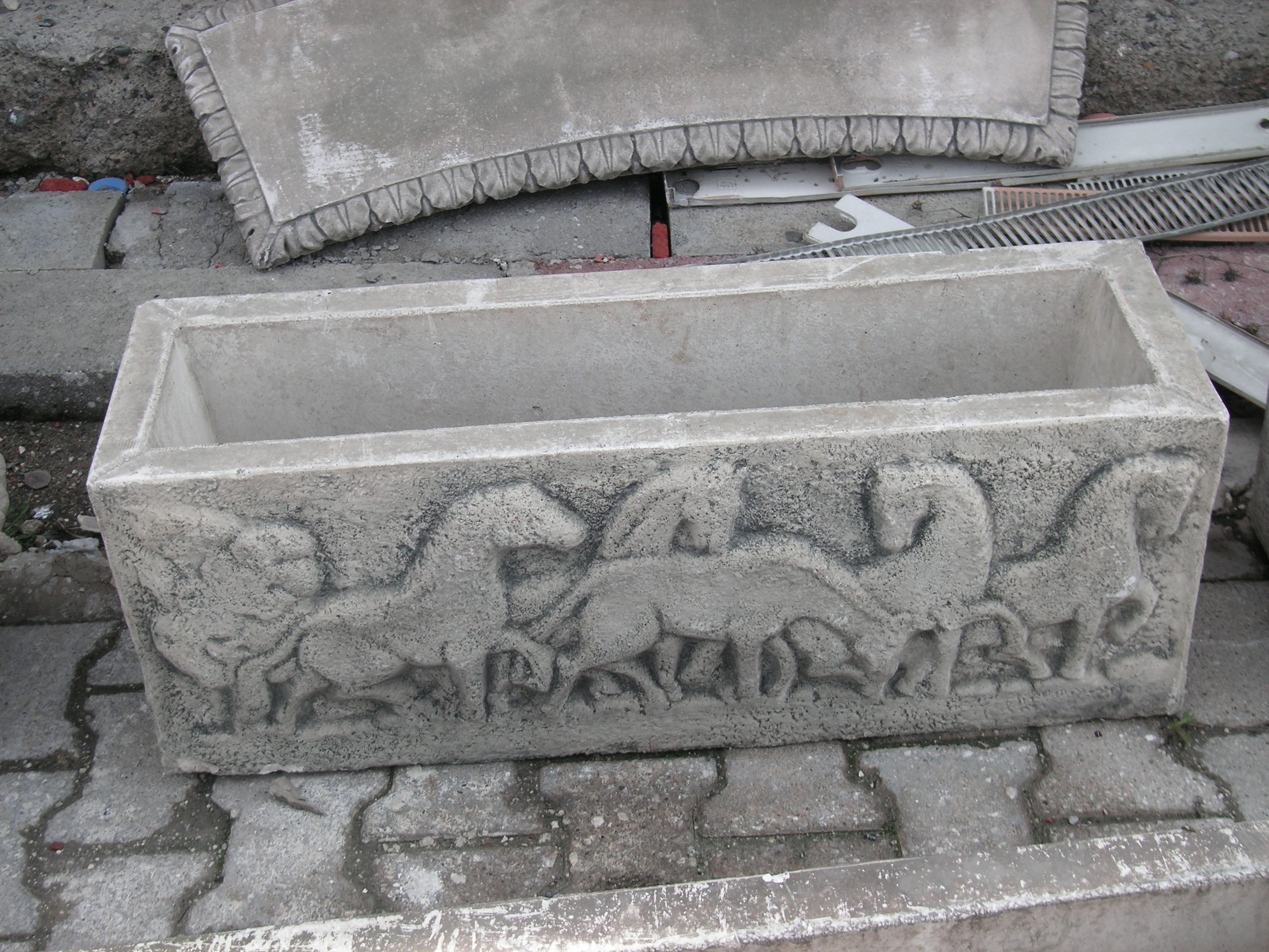 Hara Çiçeklik;Beton (En:30Boy:80Yüks:30Ağr:100)