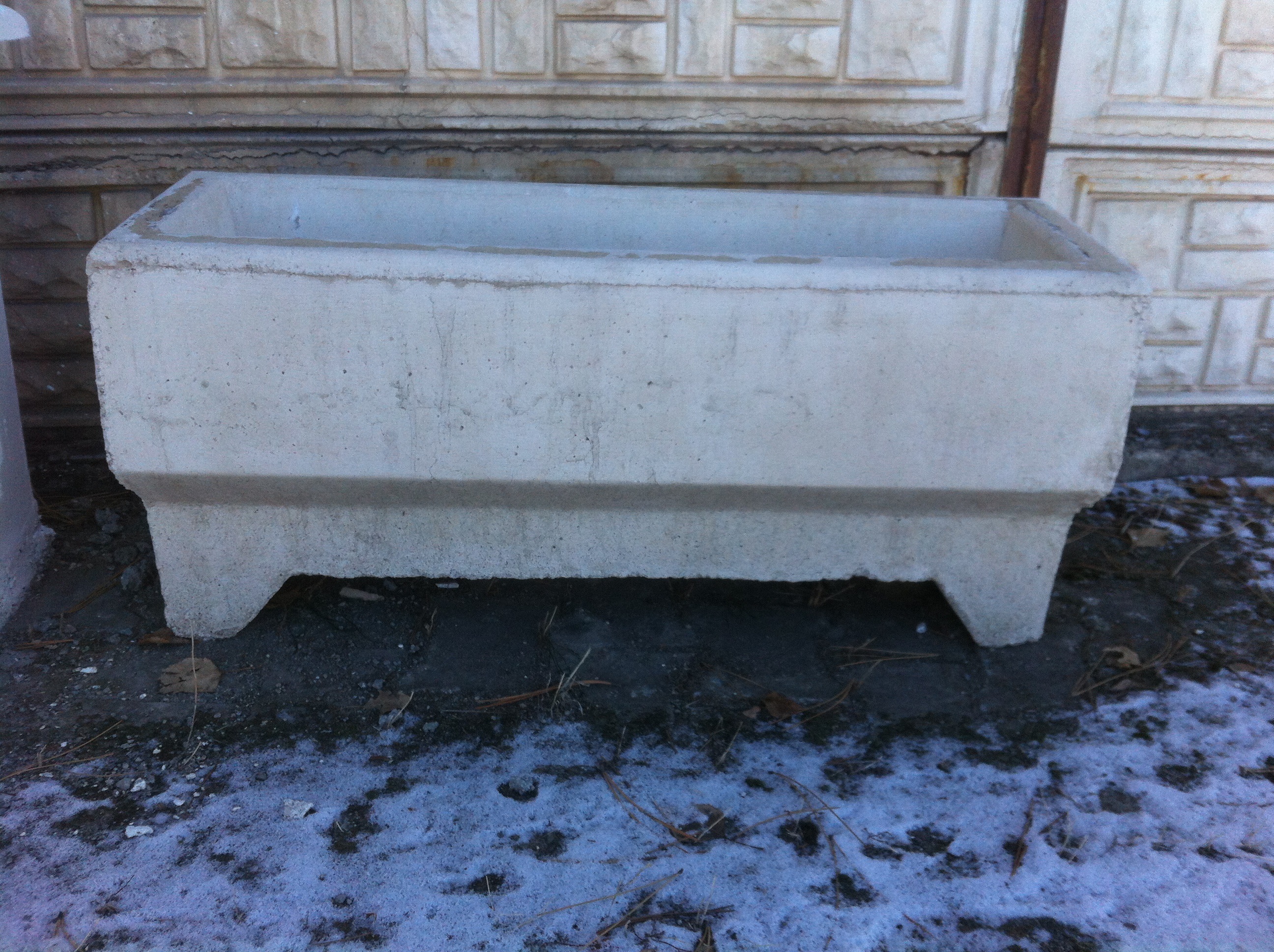 pusmaz saksı;beton en.30 boy.100 yüks.60