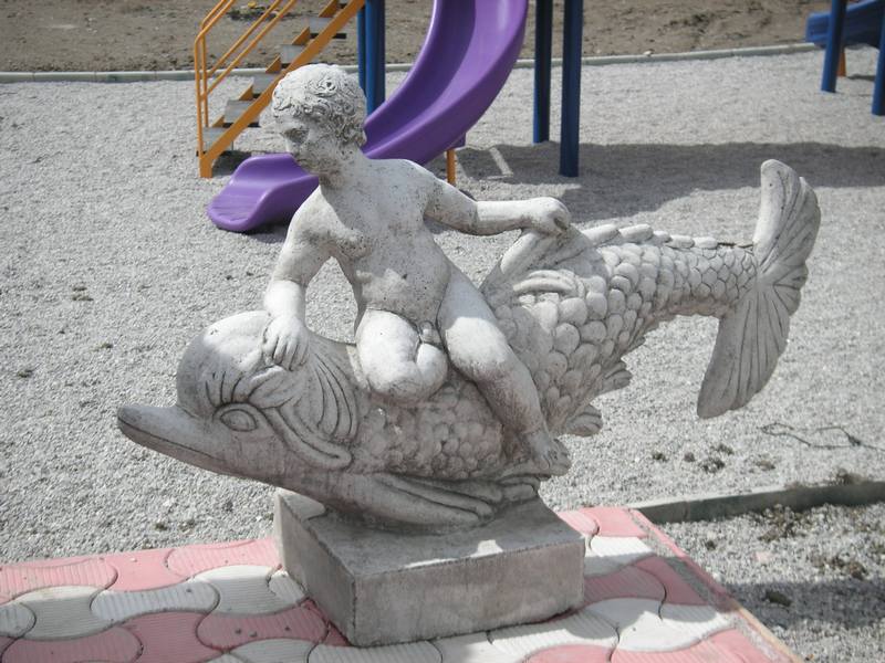 Yunus Eros Heykel; Beton (En:50Boy:150Yüks:105Ağr:300)