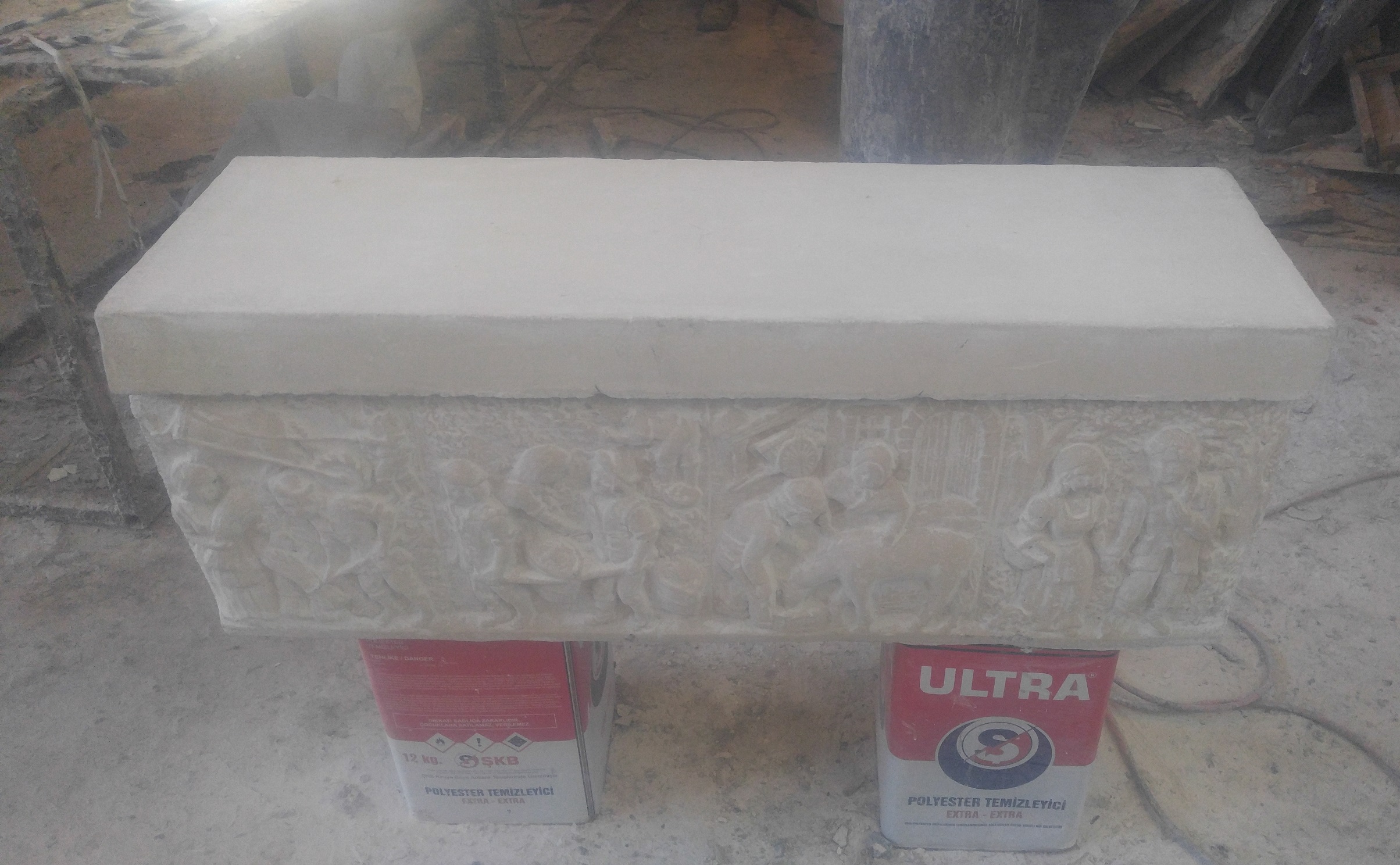 köy yaşamı saksı: beton en.30 boy.100 yüks.30 ağr.120