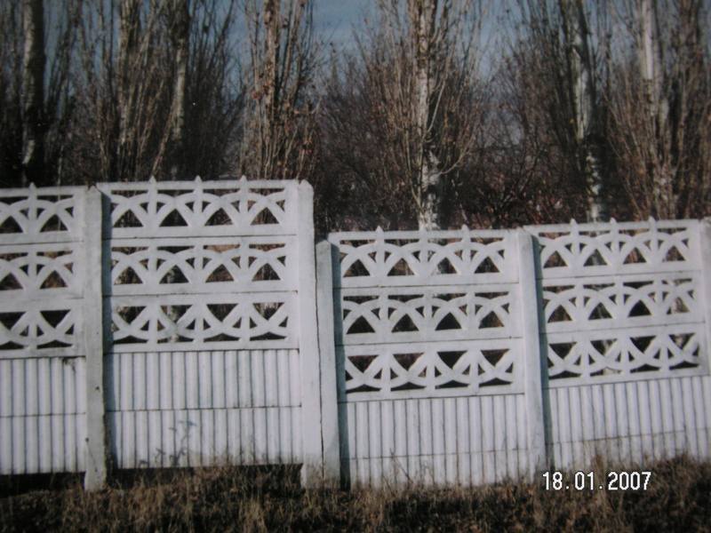 Desenli Kapalı Siyah Çit;Beton (En:5Boy:150Yüks:40Ağr:50)
