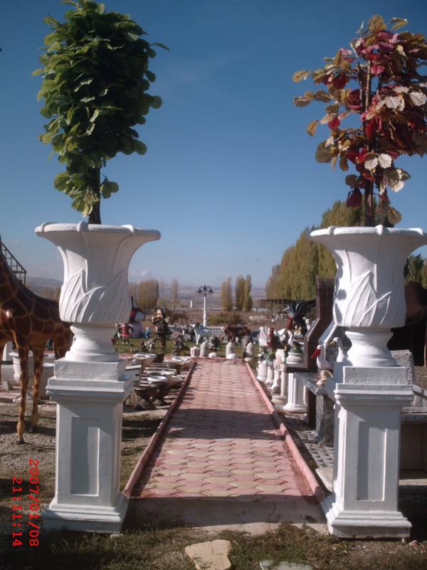 Zümrüt Kaideli Çiçeklik;Beton (En:90Boy:90Yüks:200Ağr:380)
